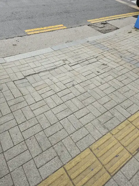 인천 보도블럭교체 시공 전 현장 2